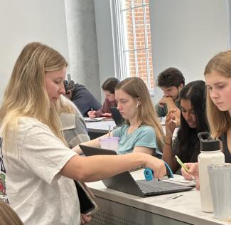Image of Chemistry Learning Assistant working with students in a CHEM 1211 class